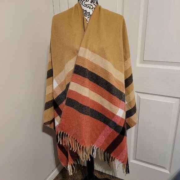 Francesca's brinxly brushed plaid poncho‎ - Picture 4 of 7